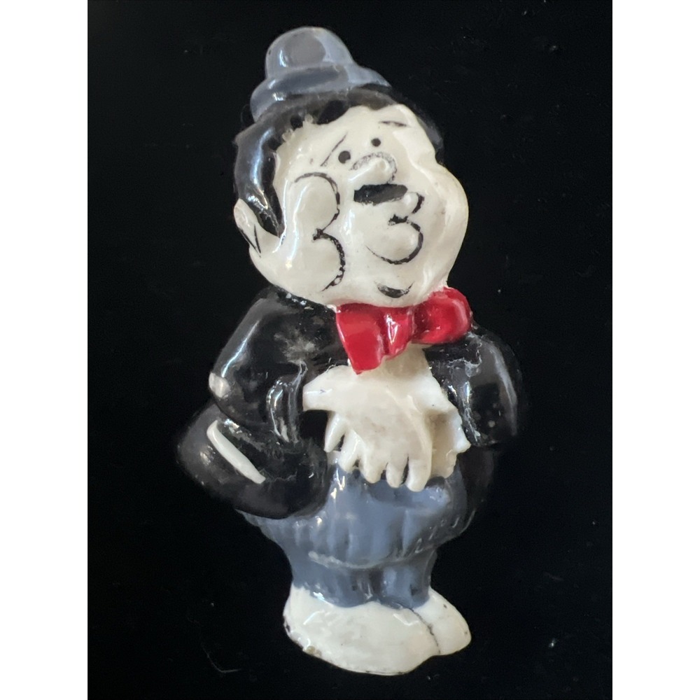 Rare Vintage Laurel and Hardy Plastic Pinbacks Pins Comedian Antique Memorabilia - Picture 2 of 15